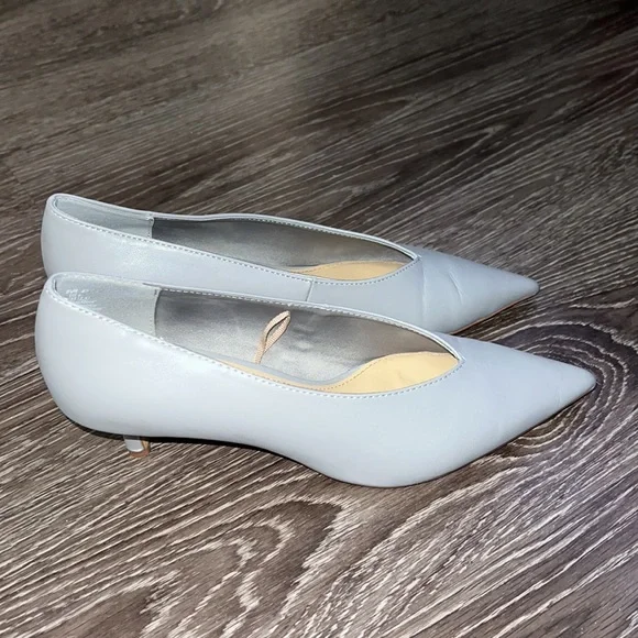 H & M Pointy Toe Kitten Heel - Picture 2 of 8